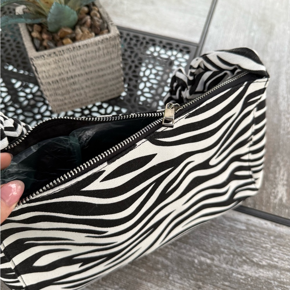 Zebra Shoulder Bag๐ค - Picture 6 of 6